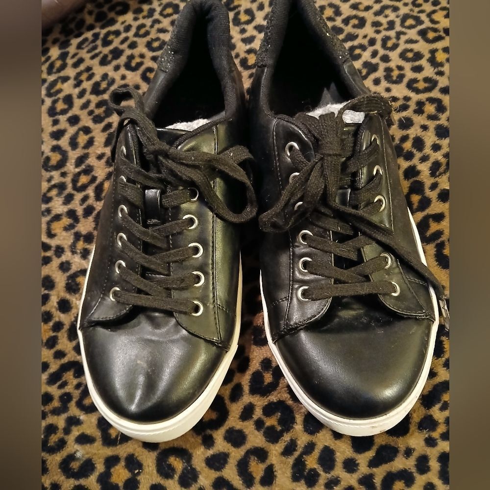 Torrid Black Faux Leather Snekers With Black Glitter Womens Size 10
